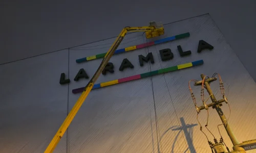 2. LIMPIEZA DE FACHADA CON MANLIFT ARTICULADO